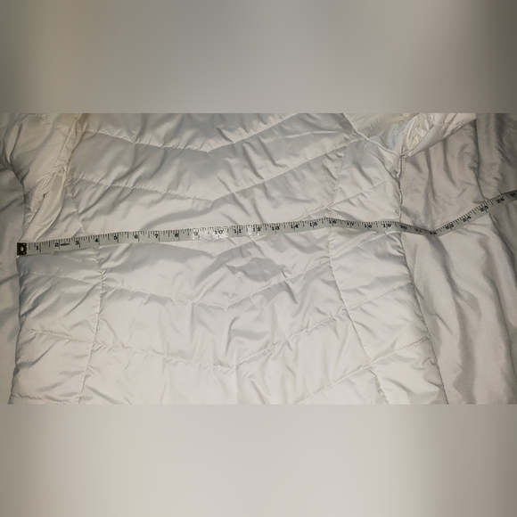 North face Large white Jacket with Red detailing - Picture 2 of 13